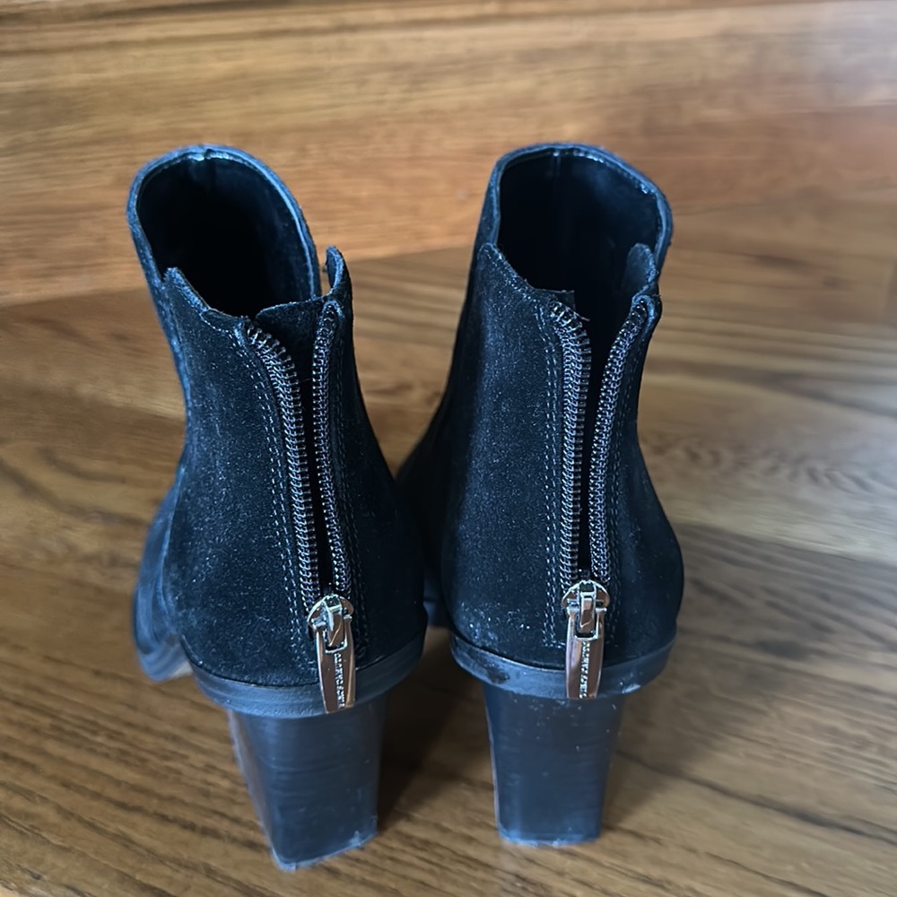 Suede black Vince Camuto booties - Picture 3 of 3